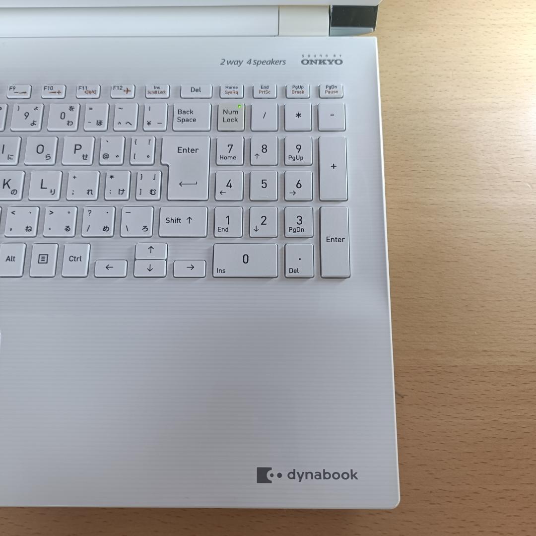 8世代 Corei3 Windows11 SSD メモリ12GB ノートPC 白