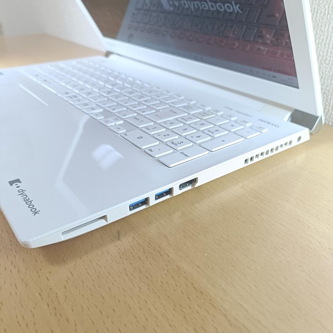 8世代 Corei3 Windows11 SSD メモリ12GB ノートPC 白