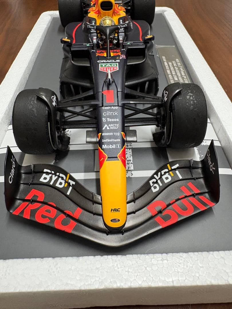 新品 MVショップ 1/18 マックス・フェルスタッペン 2022 アブダビ