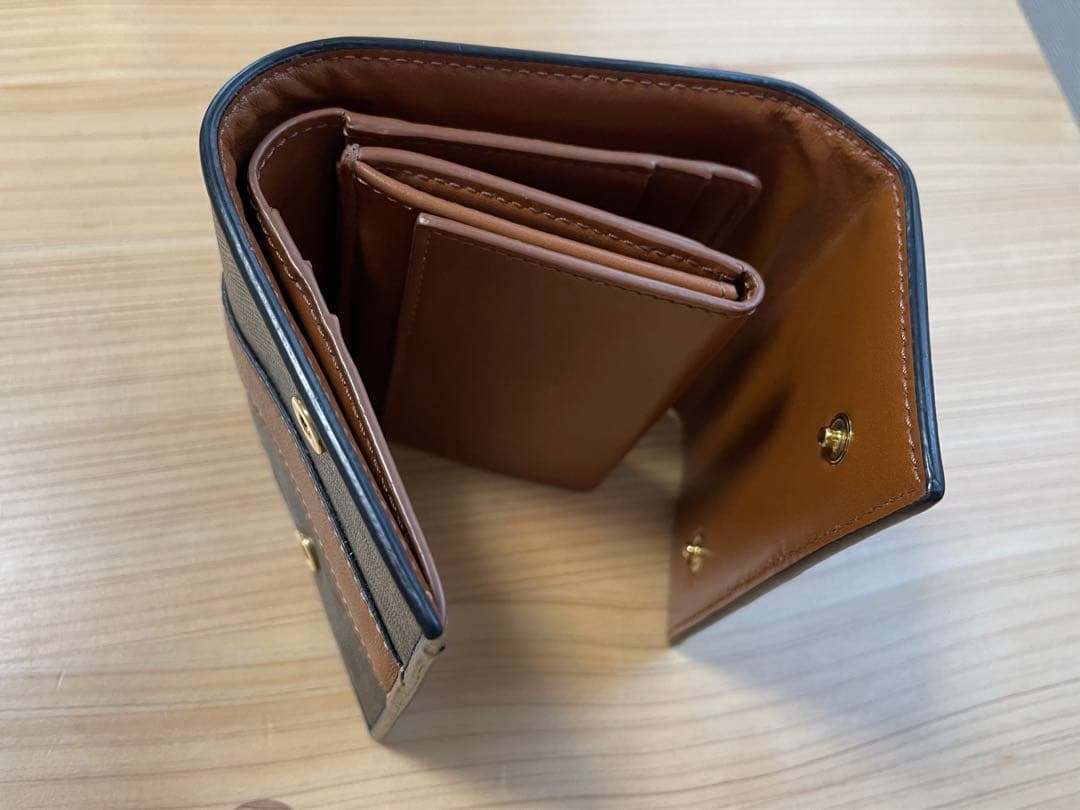 セリーヌ財布　トリンオフキャンバス&ラムスキン