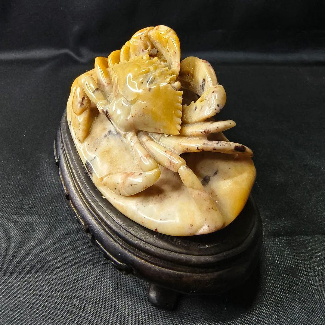 中国骨董 寿山石彫刻 蟹 木彫り台付 時代物 旧家蔵出し コレクター放出美品