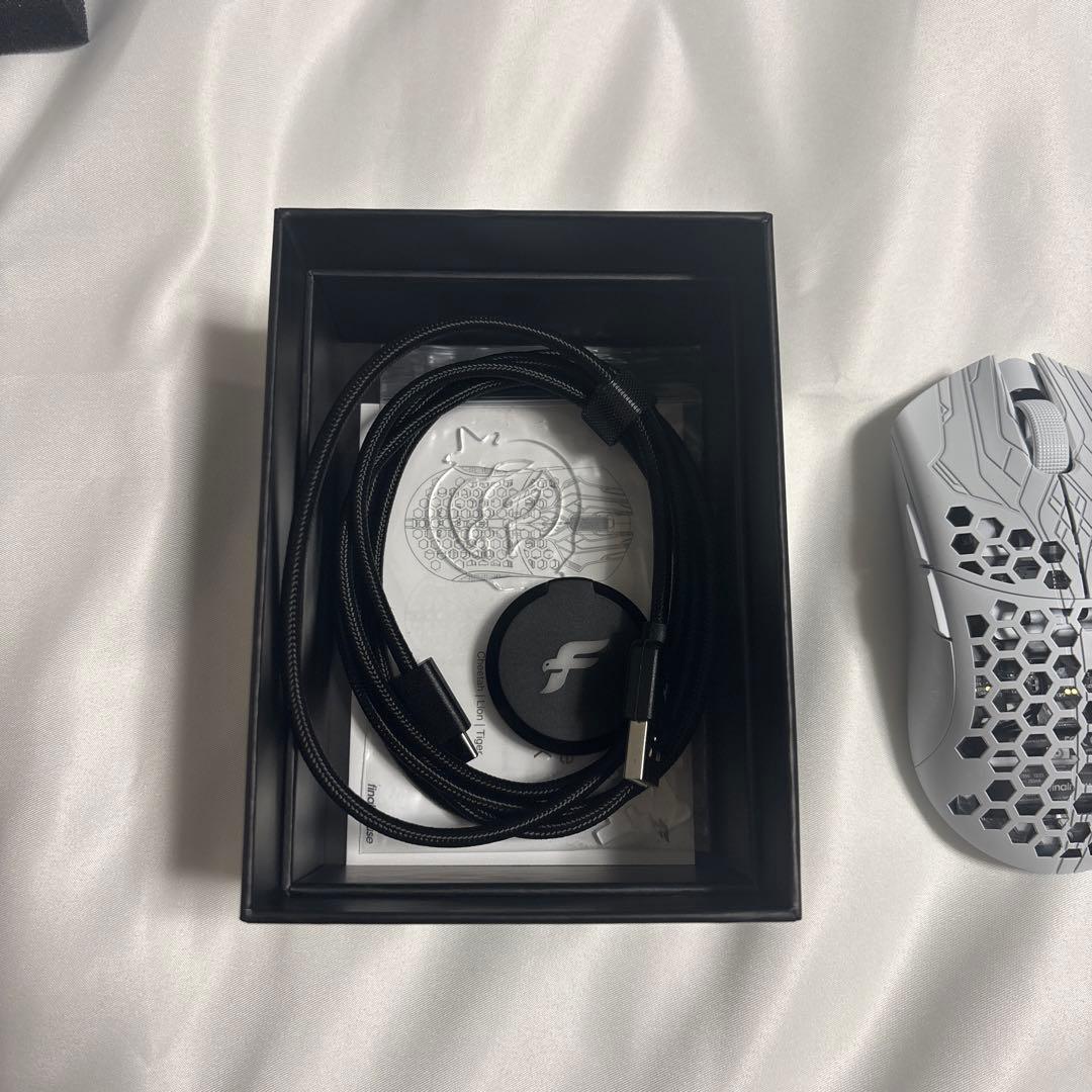 Finalmouse UltralightX Frostlord Mサイズ