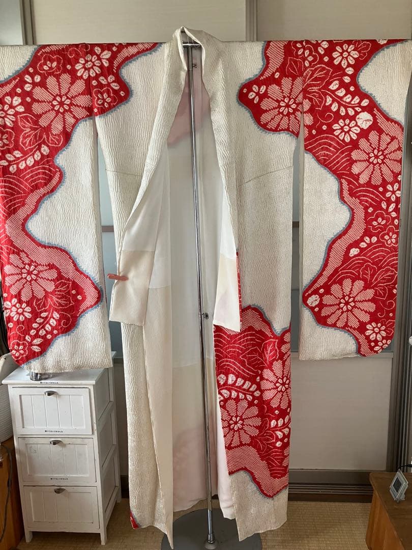 ちー様 希少手絞り」正絹　杢目の総絞り振袖