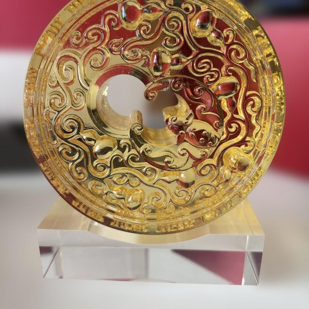 透明な金色の装飾品　tittot