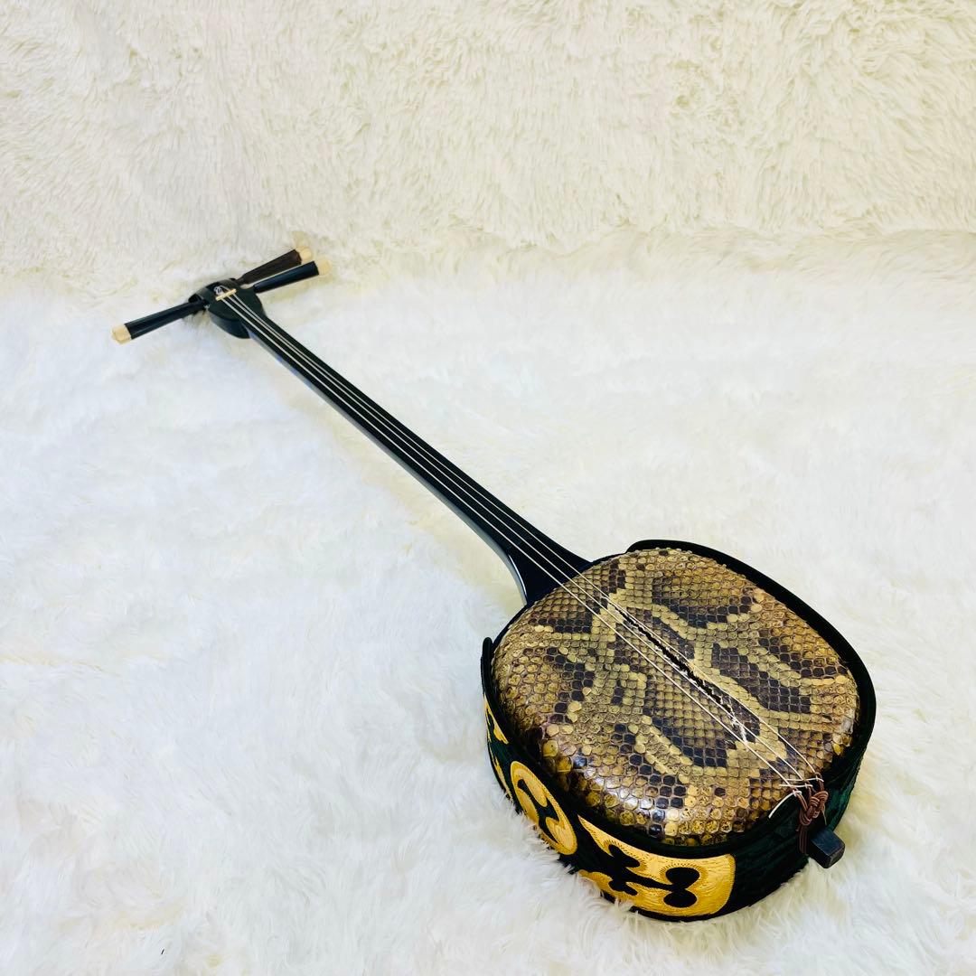 現状品　沖縄三線　蛇皮　ヘビ皮　ケース付き　爪　三味線