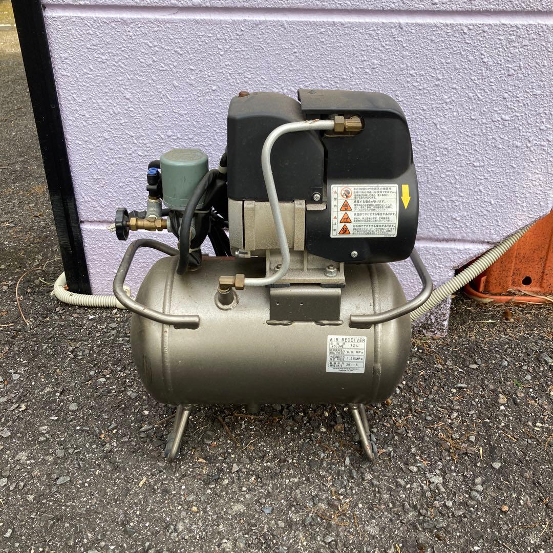 日立 ベビコンHITACHI 100v 0.2LE-8S エアコンプレッサー