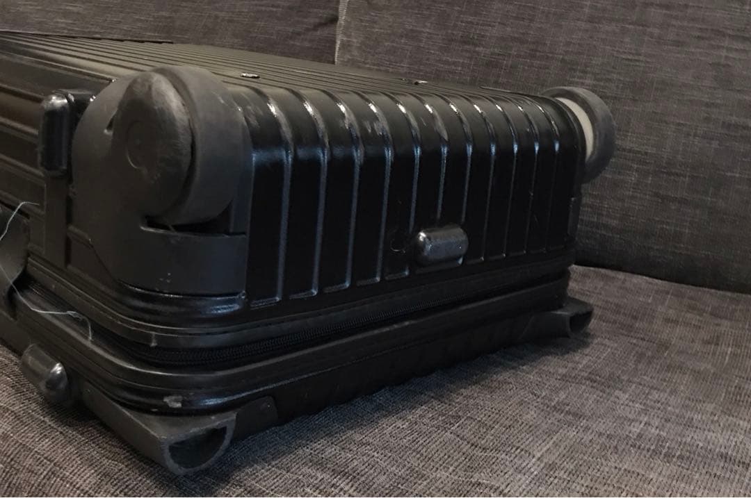 ジャンク RIMOWA 黒 スーツケース　32 L キャリーケース　2輪