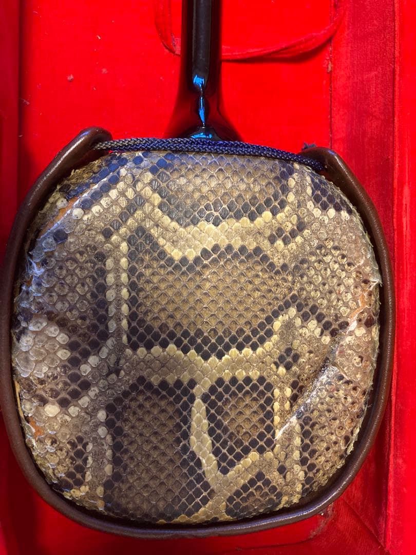 ジ*ニ様 三線本体 ヘビ皮製 専用ケース付き　古い 補修あり