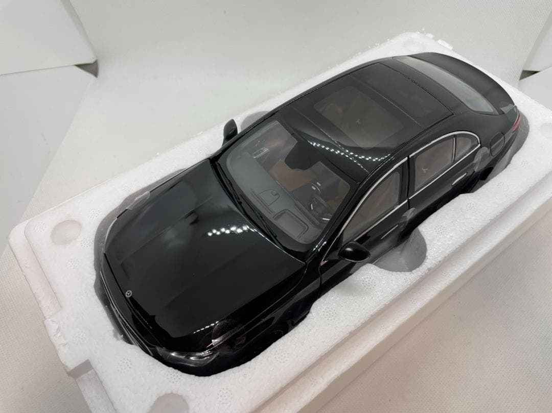 204-020 iScale 1/18 メルセデスベンツ E-Class