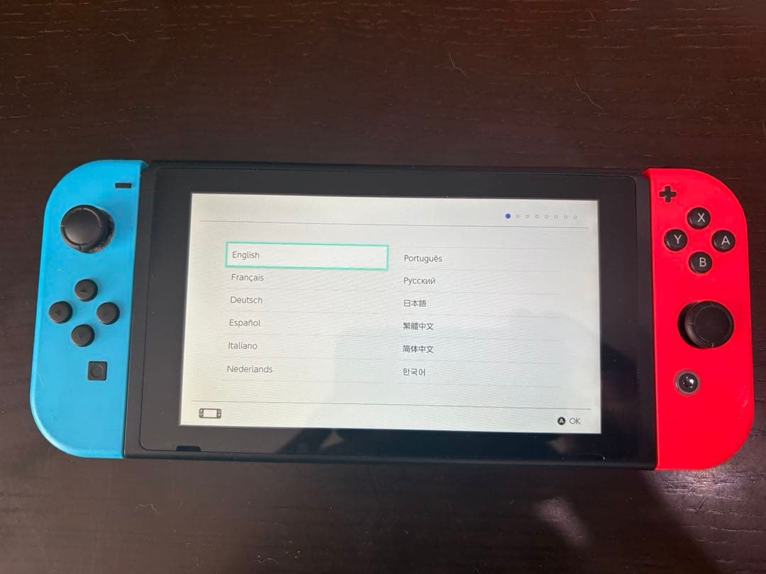 きゅーP　美品・Nintendo Switch 本体 /青 赤