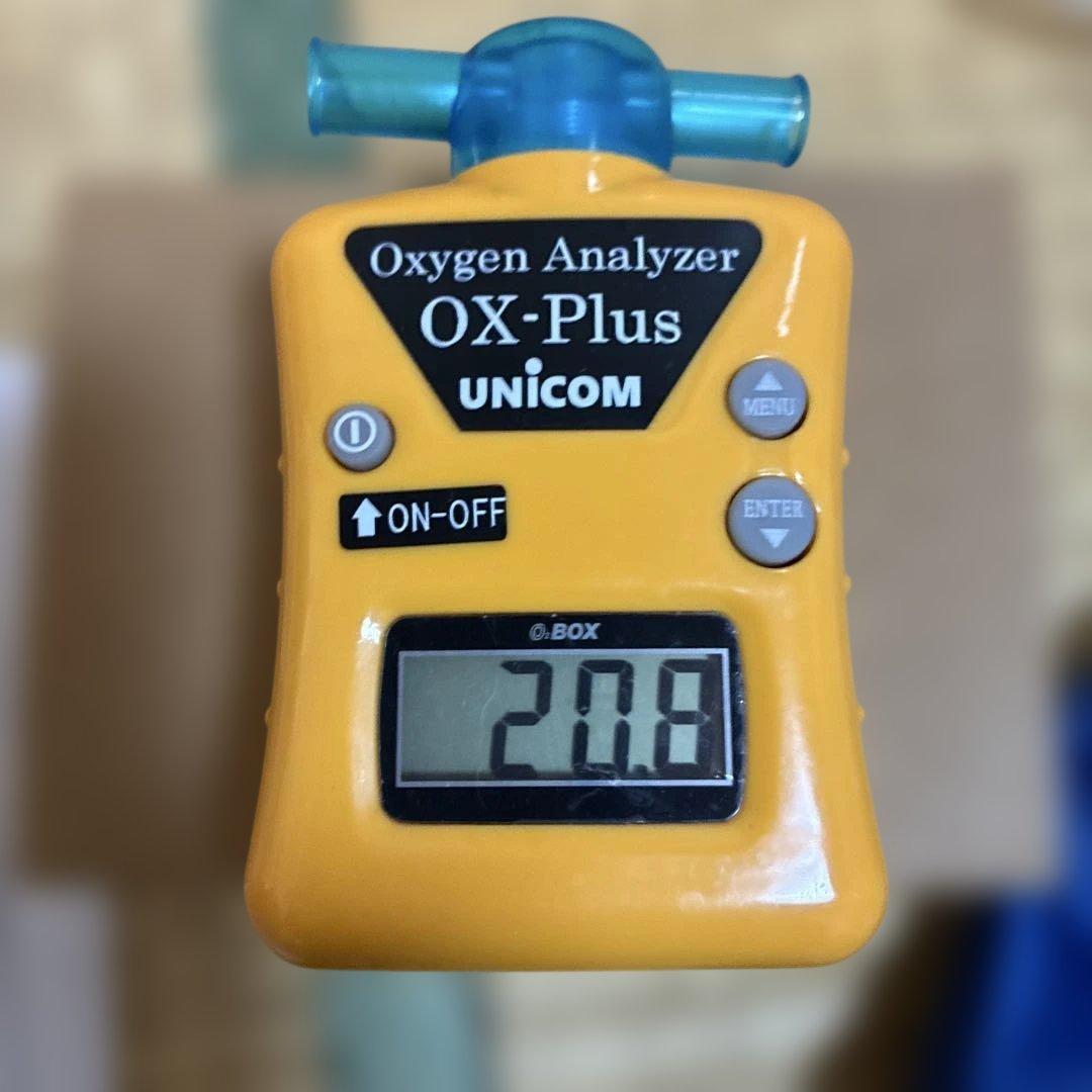 酸素濃縮器と酸素濃度計
