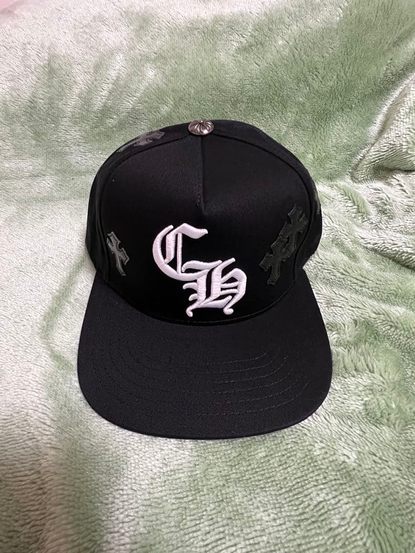 CH CHROME HEARTSレザーロゴ黒の刺繍ロゴスナップバックキャップ