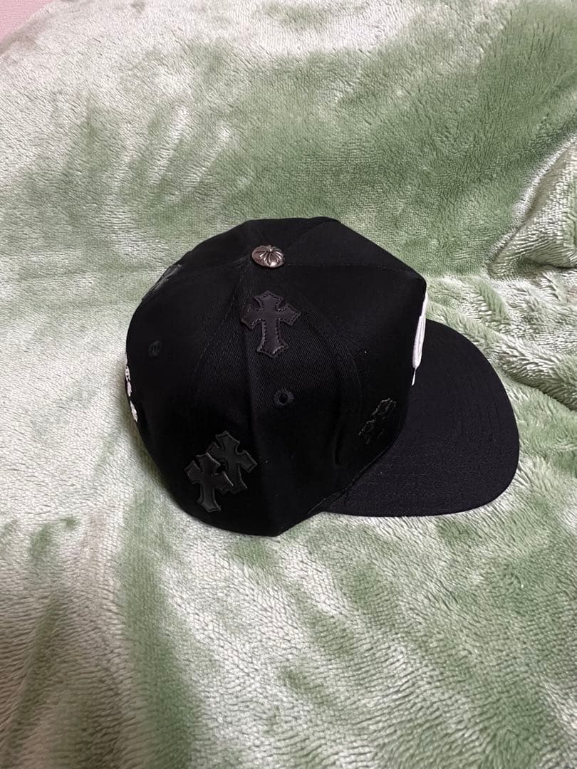 CH CHROME HEARTSレザーロゴ黒の刺繍ロゴスナップバックキャップ
