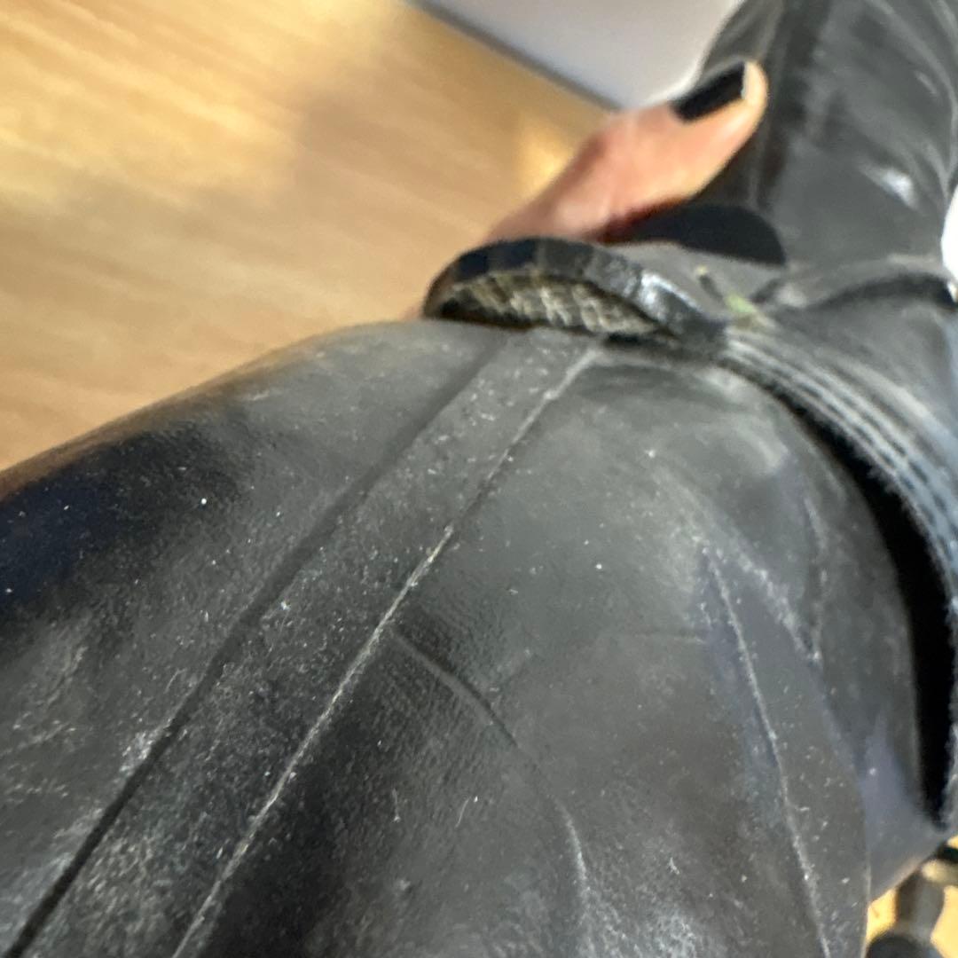 ヴィンテージ　革の黒い馬