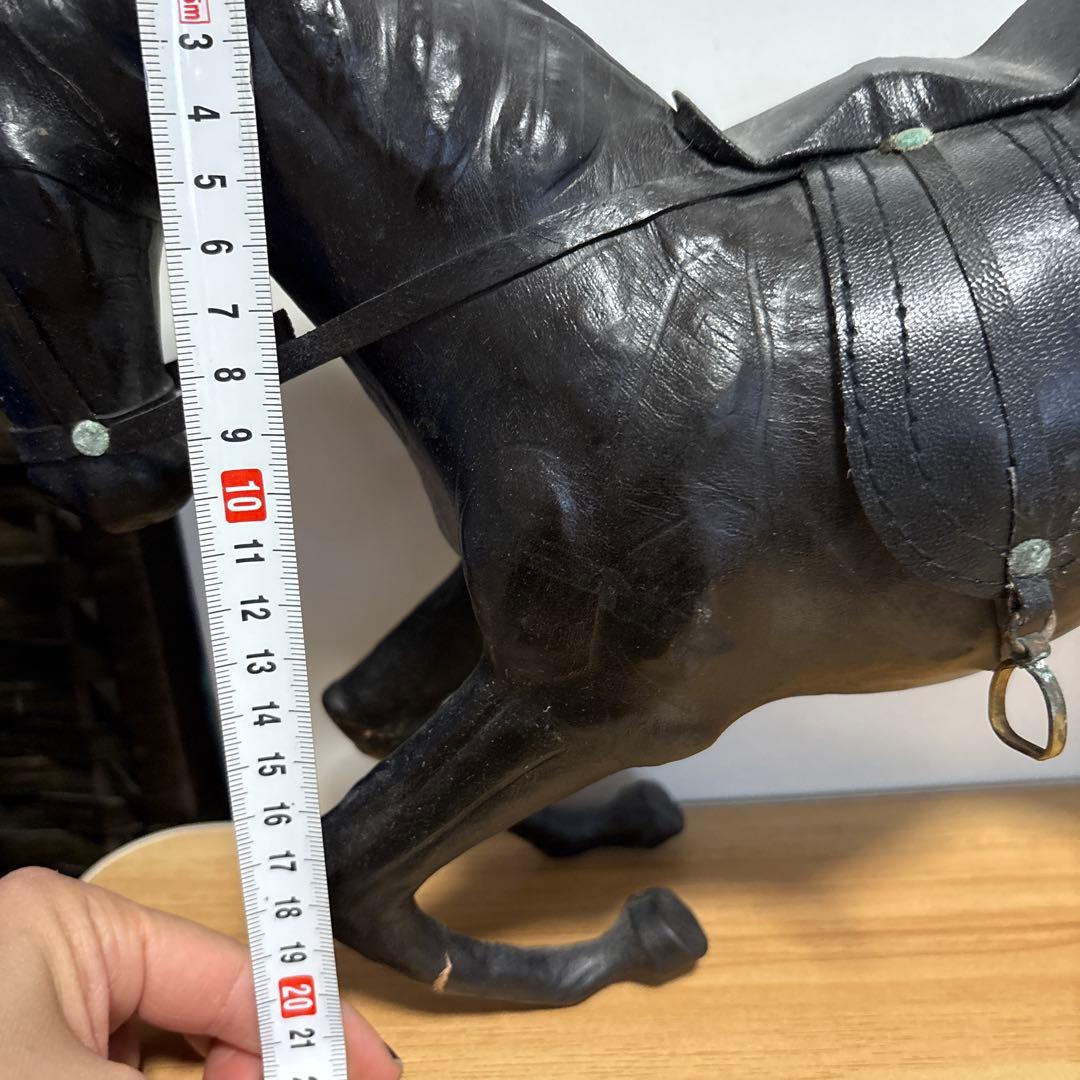 ヴィンテージ　革の黒い馬