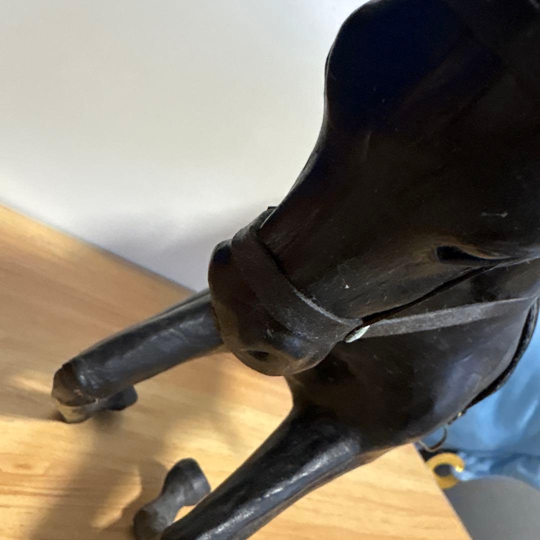 ヴィンテージ　革の黒い馬