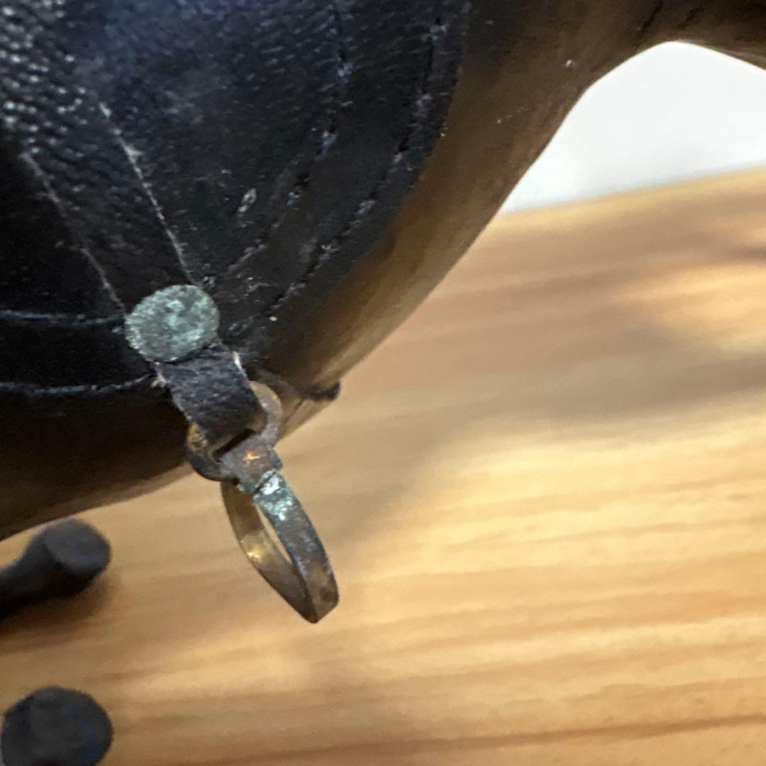 ヴィンテージ　革の黒い馬