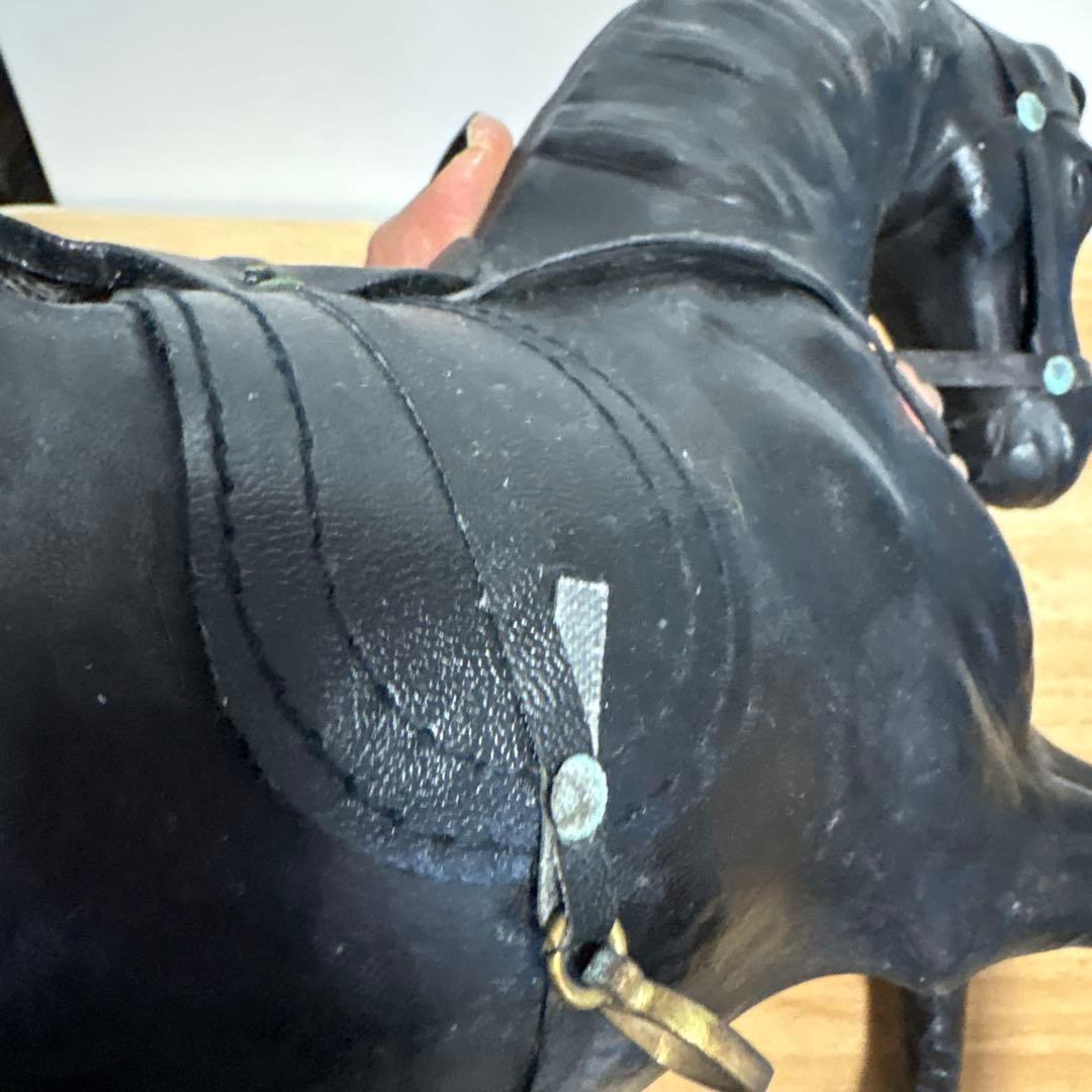 ヴィンテージ　革の黒い馬