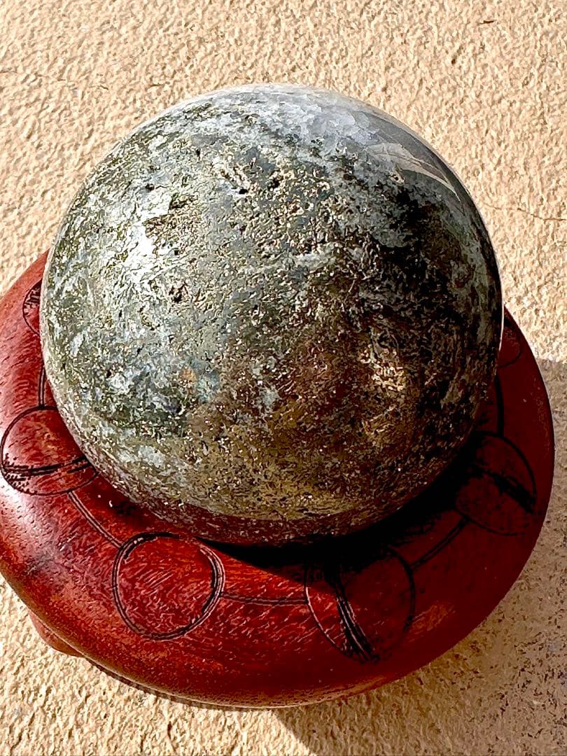 一点もの　希少！ザクザク水晶と共生！　パイライトスフィア