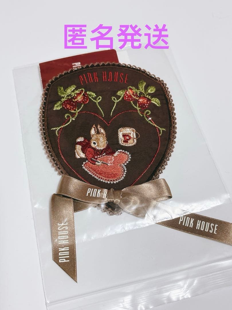 ピンクハウス　うさぎといちごの刺繍ワッペンブローチ
