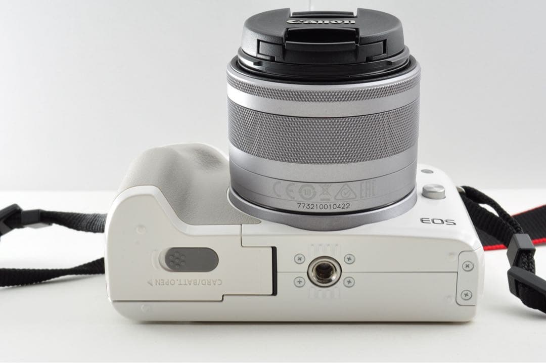 美品 Canon EOS Kiss M レンズキット 自撮りOK Wifi搭載