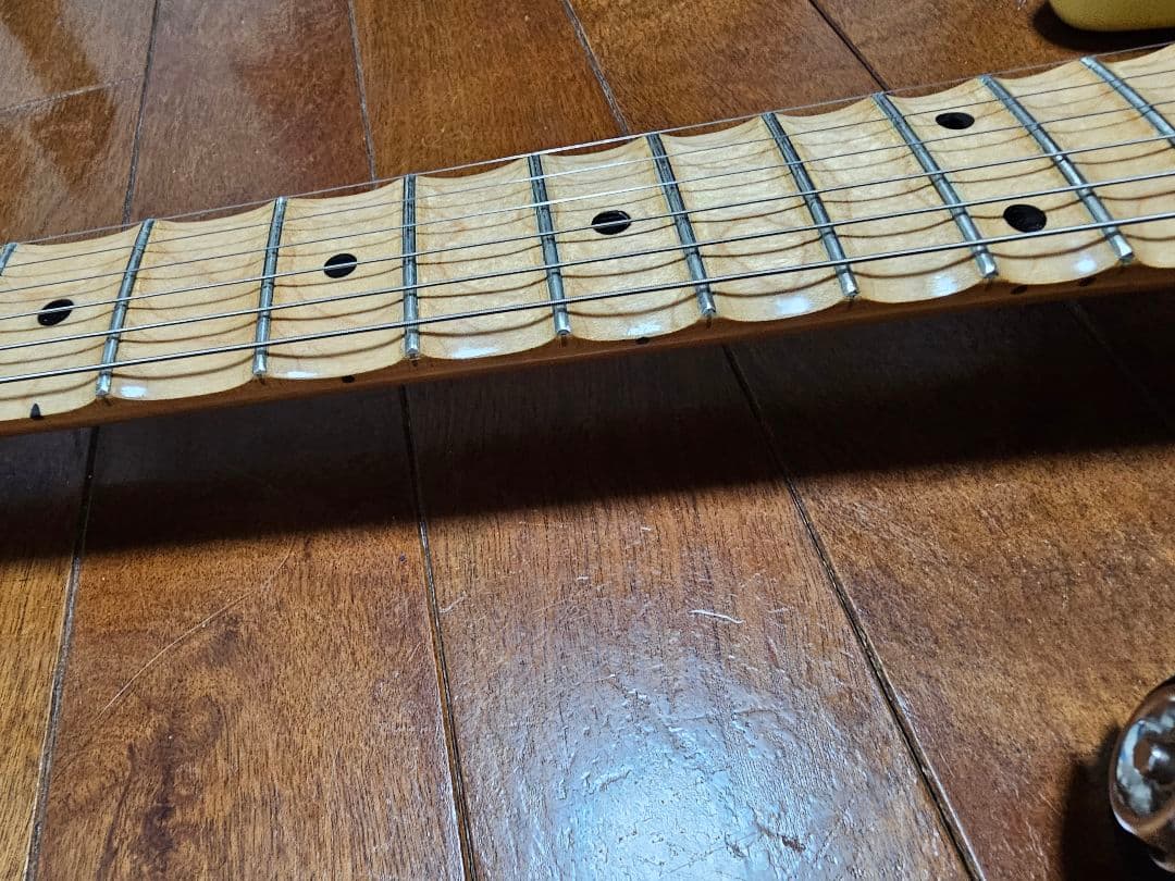 ストラト スキャロップギター