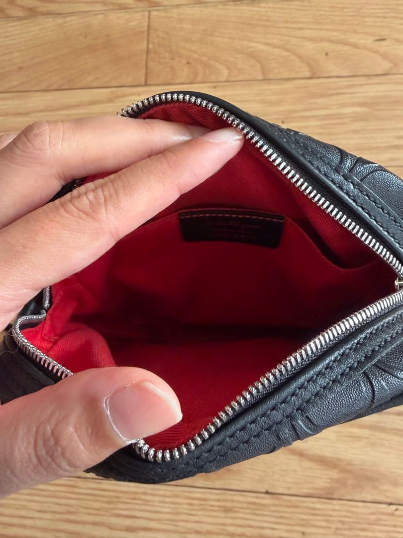 フェラガモ ショルダーバッグ ガンチーニ ブラック