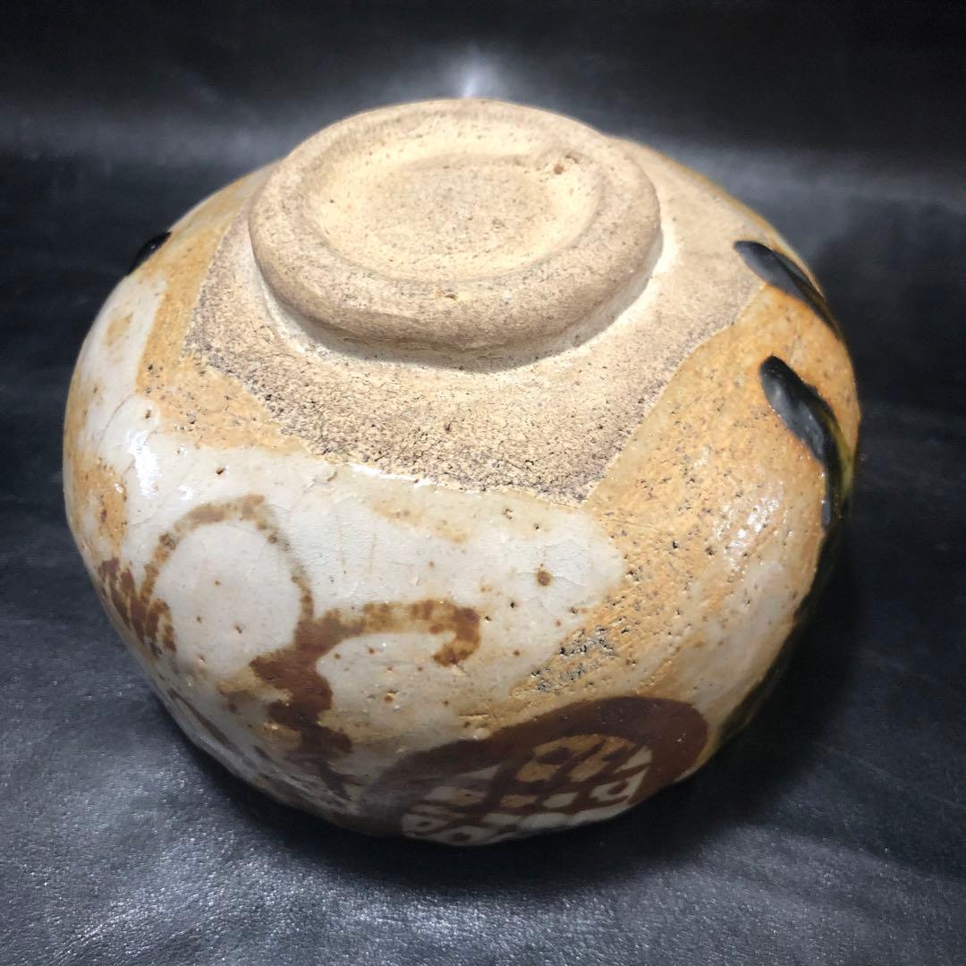 美しい古美術◾️蔵から丸みのある可愛らしい抹茶茶碗が出て来ました。茶道具、花道具