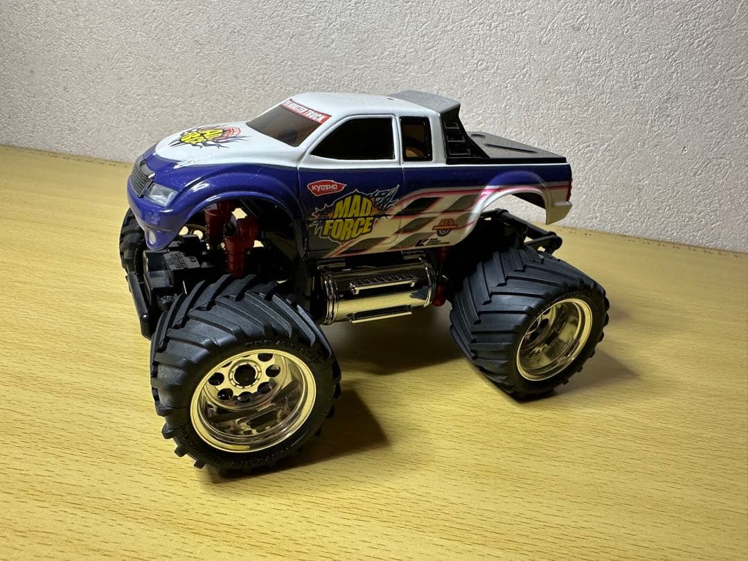 京商　ミニッツ モンスター マッドフォース プロポセット 2.4GHzに交換済