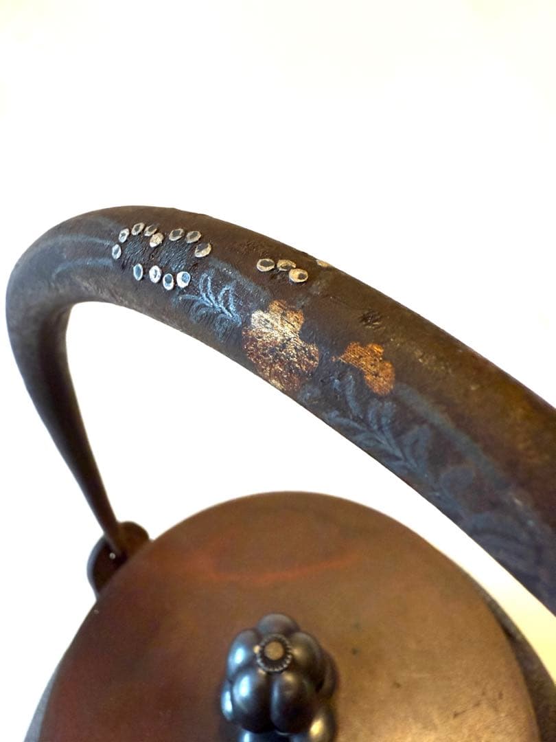 南部鉄瓶 金象嵌取手 意外に可愛いぐるぐる渦巻き文様 茶道具 明治〜昭和初期