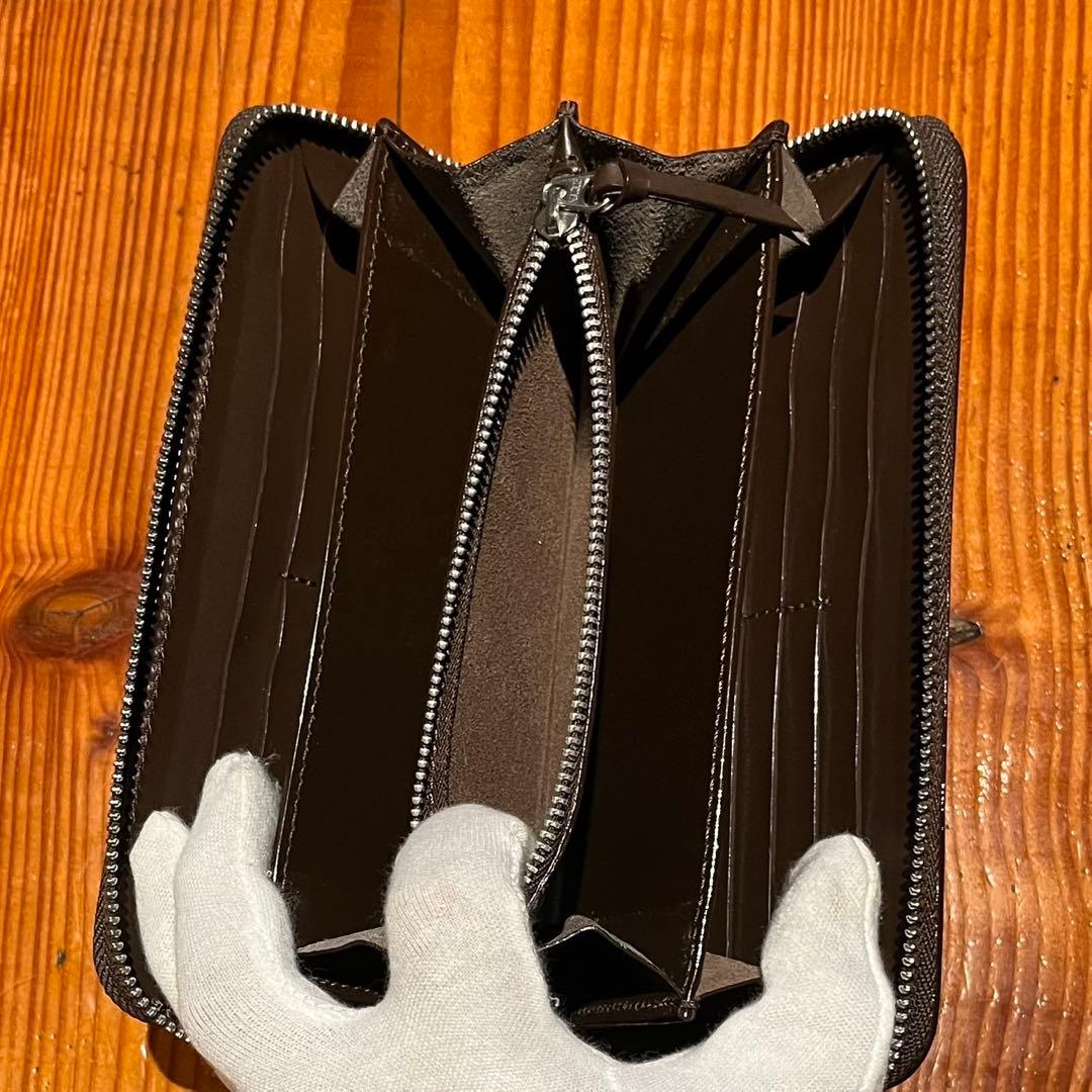 【新品・未使用】カービングウォレット　長財布　ラウンドファスナー　フラワー