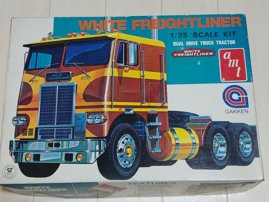 amt 1/25 ホワイト フレイトライナー
