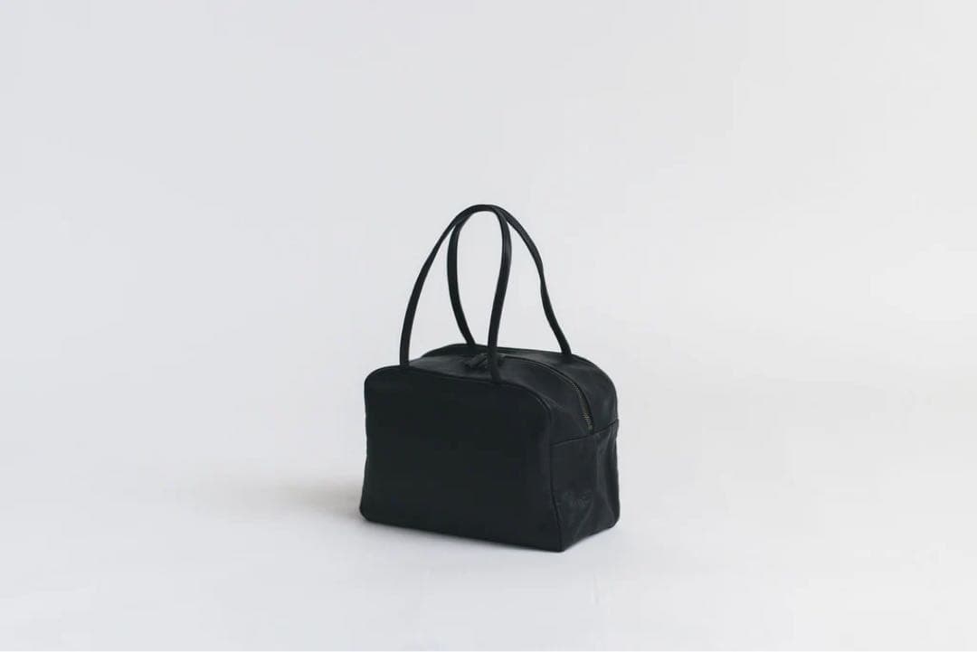 a （アー）スクエアボストンバッグMブラック黒レザーショルダーバッグハンドバッグ