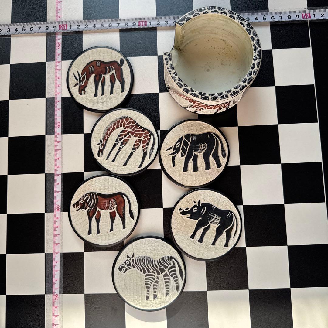 動物模様 陶器の円形皿