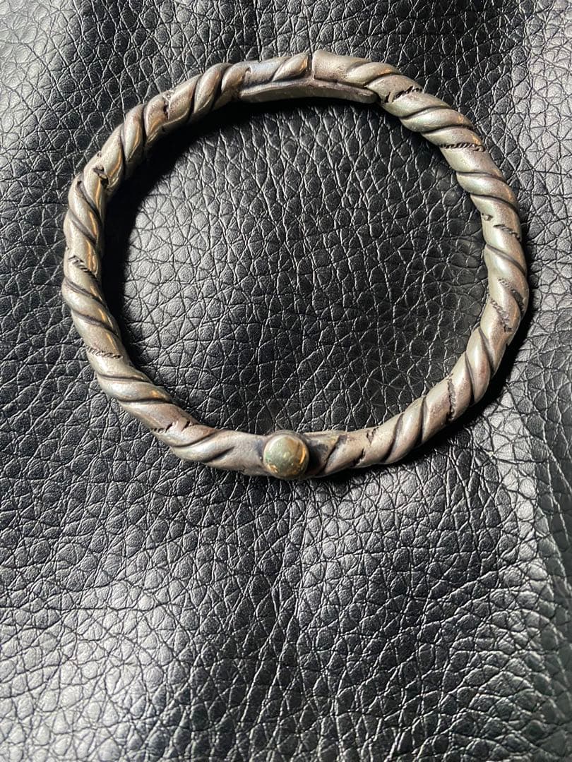 BWLツインテッドバングル