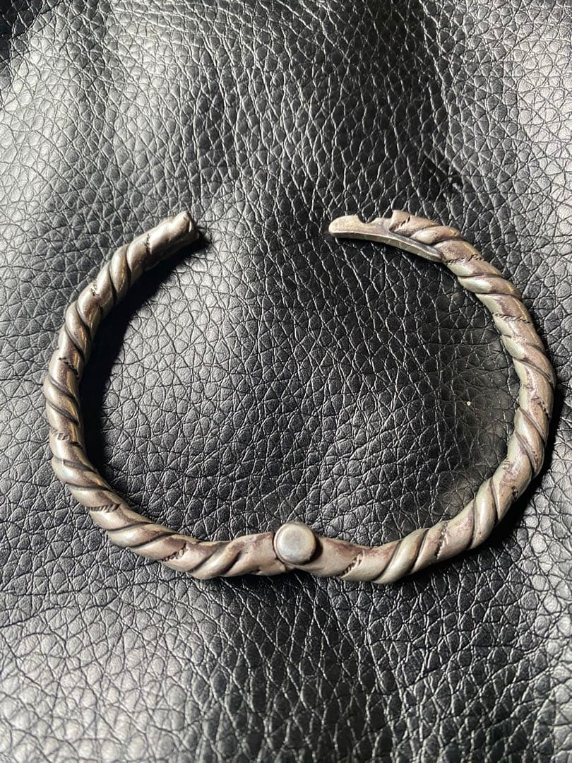 BWLツインテッドバングル