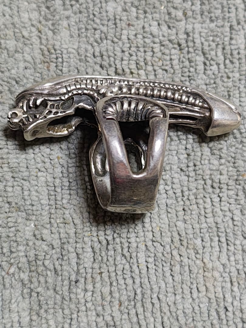 エイリアンデザイン 　シルバーリング　スターリング刻印アリ