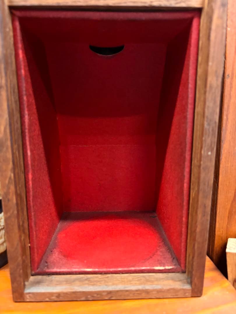 最終値下げ　サントリー ザ ウイスキー 有田焼 陶器ボトル 1246g