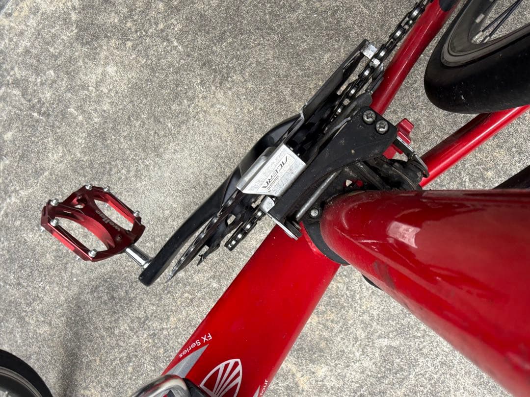 TREKレッド スポーツサイクル Xindaサドル Wellgoペダル