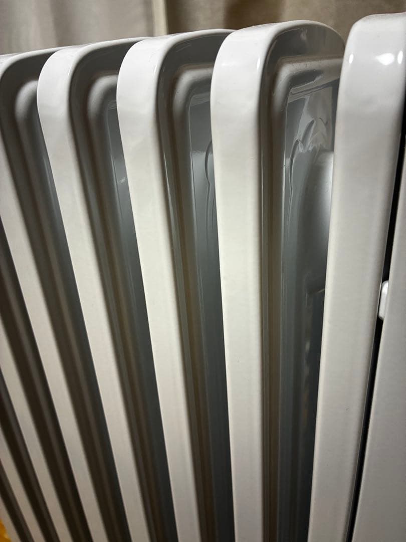 ほぼ未使用　DeLonghi オイルヒーター　8~10畳用　JRE0812