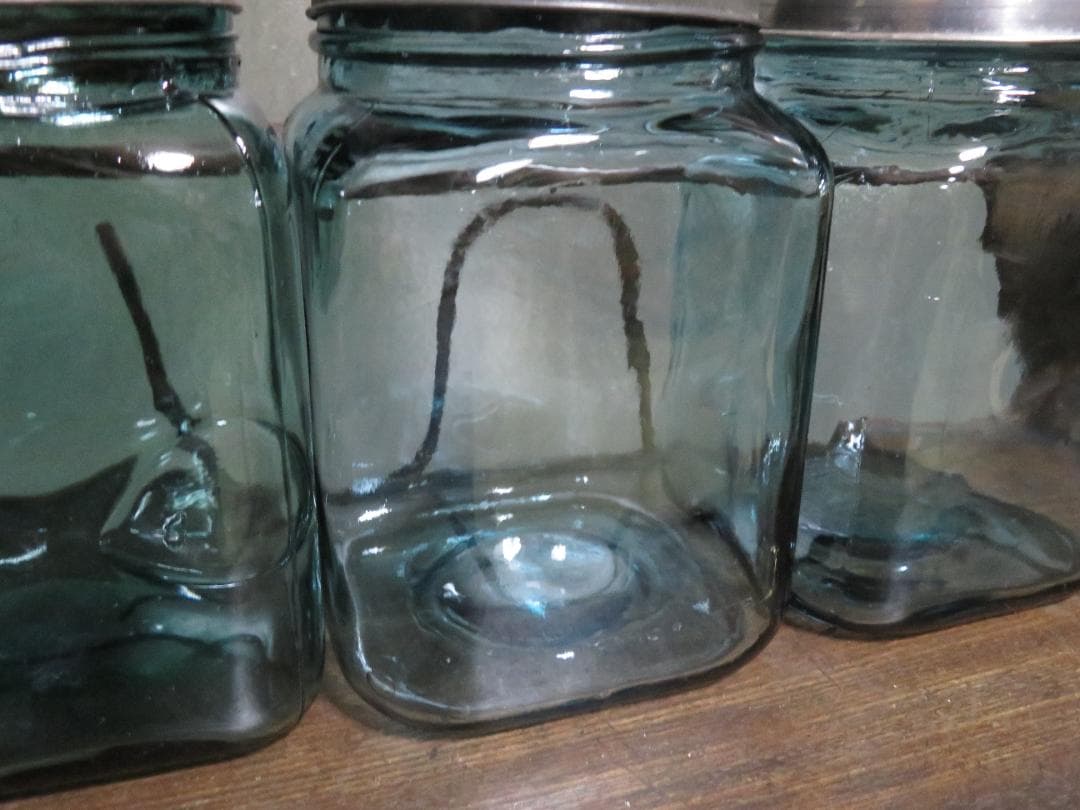 ◆392◆【昭和レトロ】蓋付ガラス瓶3個セットレトロ瓶 飴屋瓶 アルミ蓋