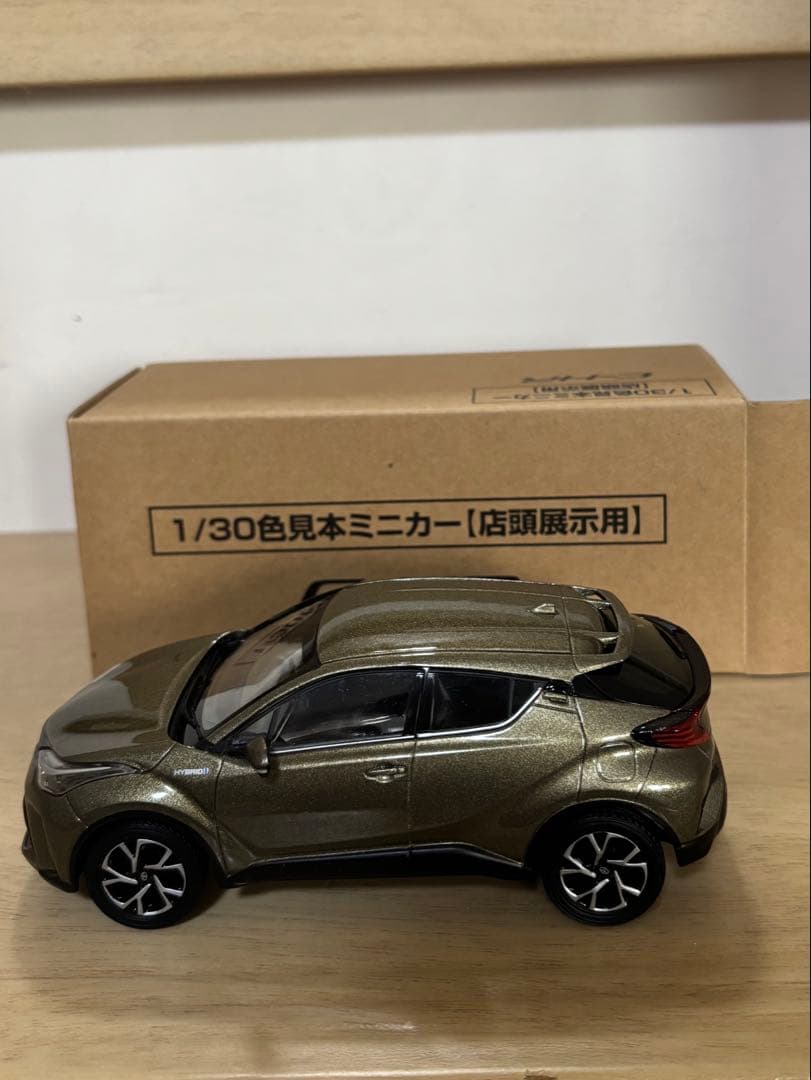 未使用未開封C-HR ミニカー 1/30 スケール オリーブグリーン非販売品。