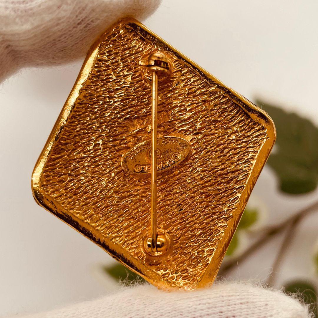 CHANEL シャネル ダイヤ型 ブローチ ゴールド メタル　マメあり