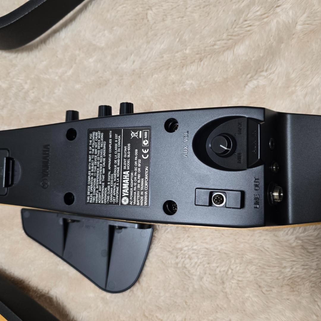 ヤマハ サイレントギター SLG-100S（チューナー、専用ケース、スタンド付）