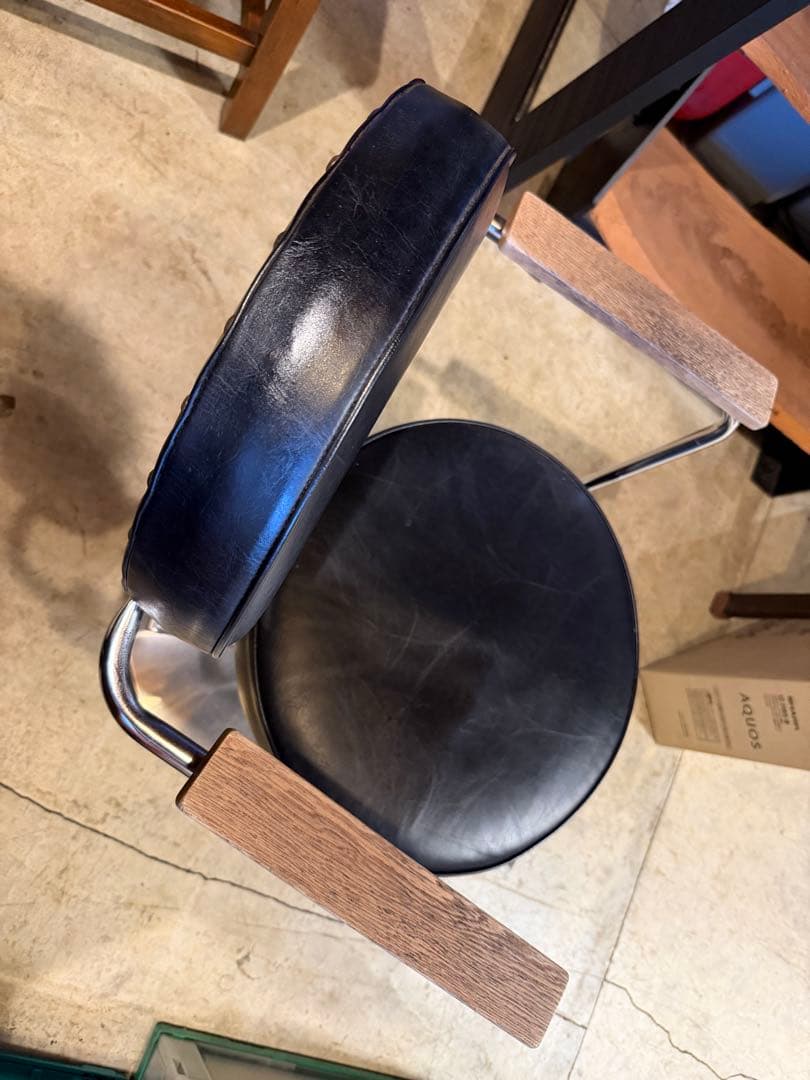 t__ta　美容室 理容室 床屋 スタイリング カット セット チェア