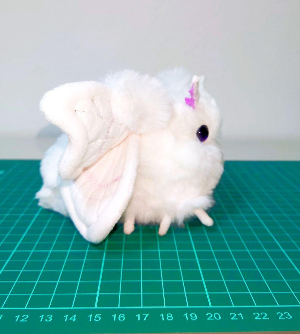 ふわふわのカイコガ　ぬいぐるみ　作家様製