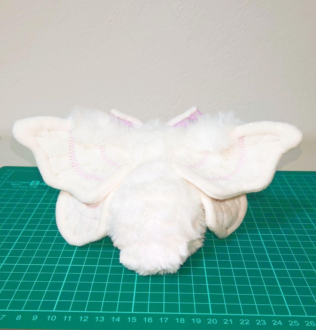 ふわふわのカイコガ　ぬいぐるみ　作家様製