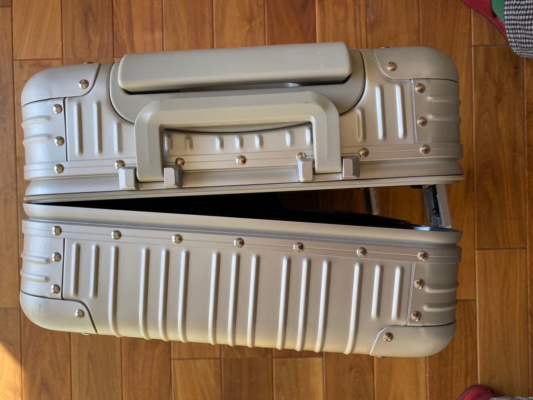 メルセデス・ベンツ キャリーケース シルバー 中型　　※エコメルカリ便限定