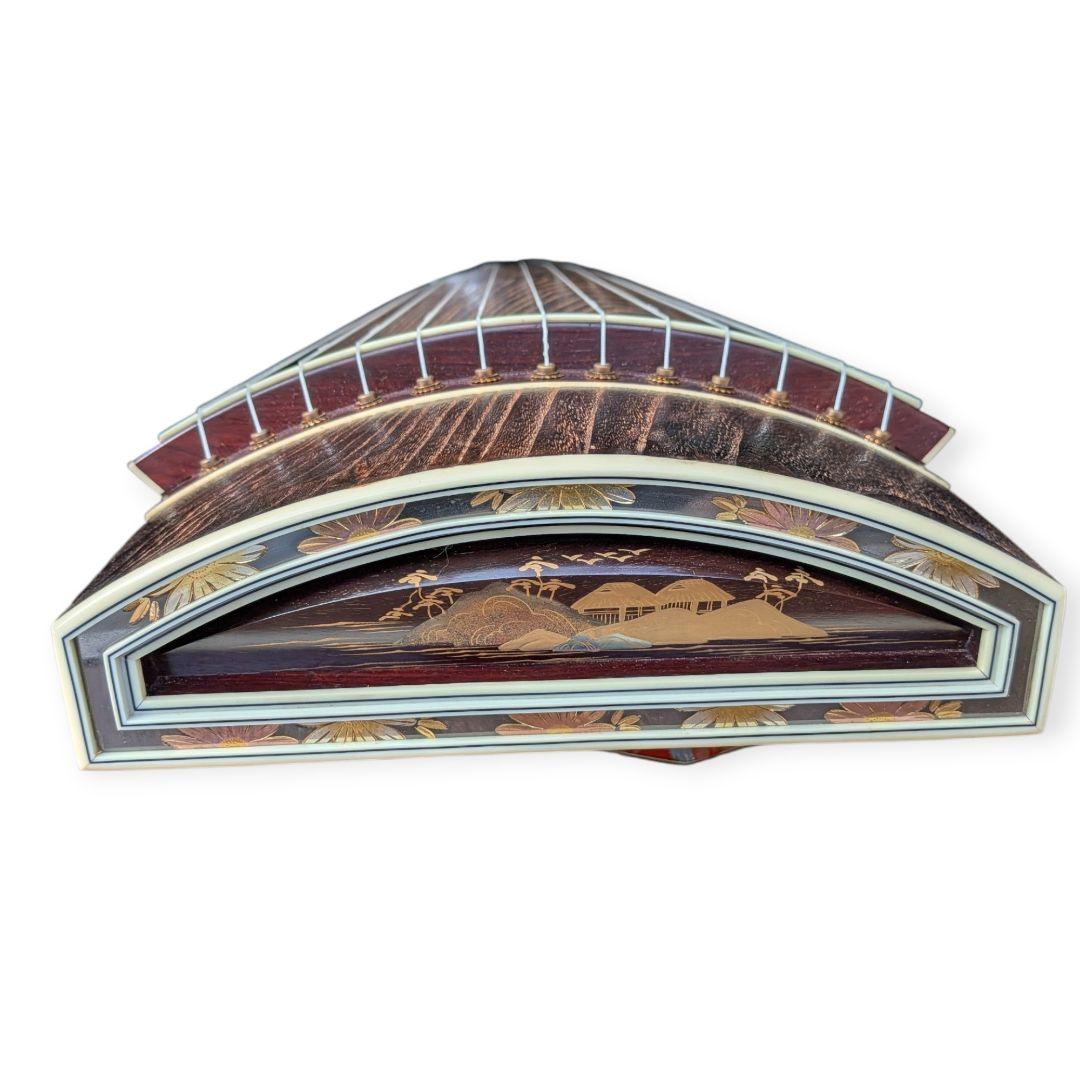 伝統的な13弦琴 　送料無料！和楽器　伝統楽器