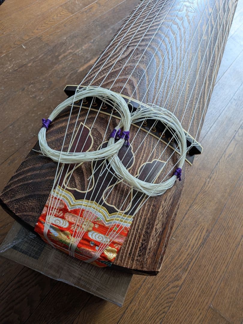 伝統的な13弦琴 　送料無料！和楽器　伝統楽器